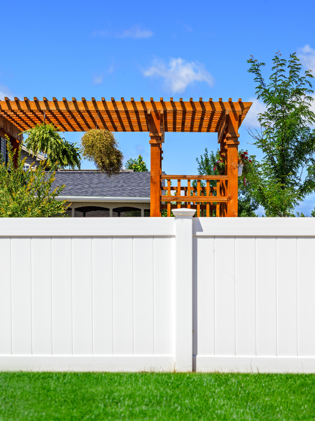 vinyl fence fabrication